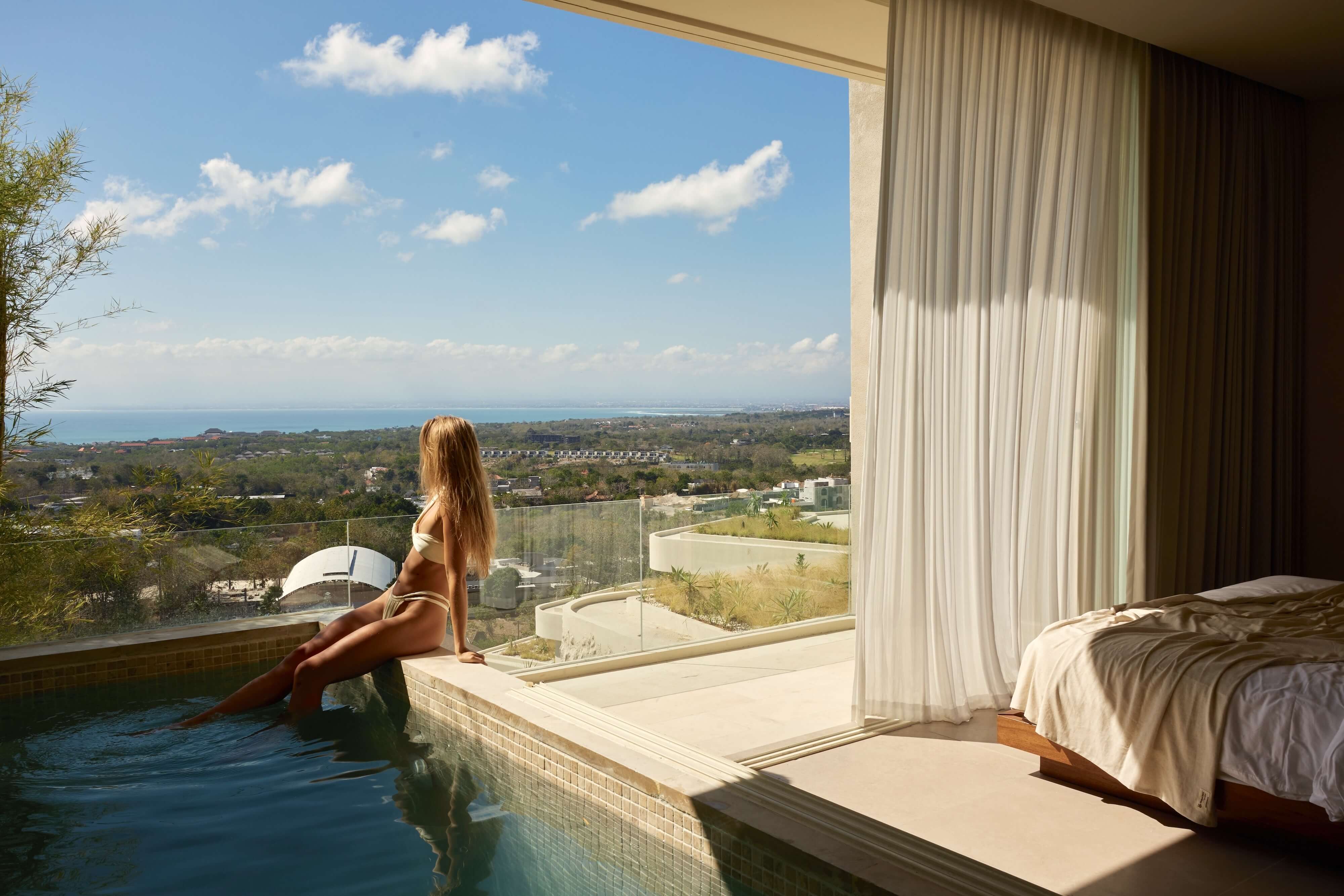 FIRA suite overlooking the Uluwatu coastline at sunset